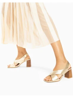 Vanessa Wu Sandales Maxinne